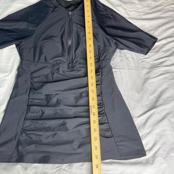 Bloomchic Women's sz 12 Black Swim Top Zip Short Sleeve Built In Bra Ruched NWT - Picture 4 of 9